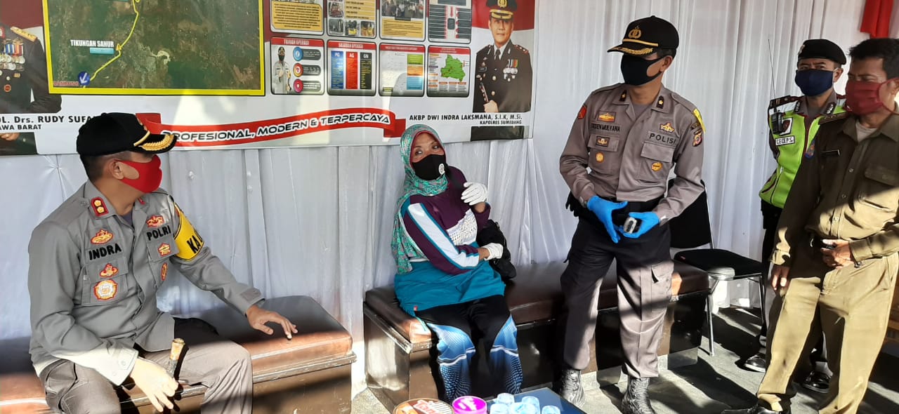 Kapolres Sumedang Melakukan Pengecekan Pos AKB Tanjungsari dan Pasar Tanjungsari